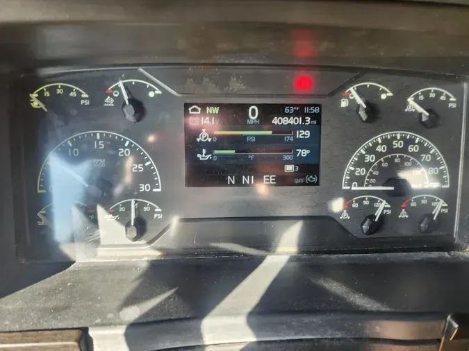 2023 VOLVO VNL64T860