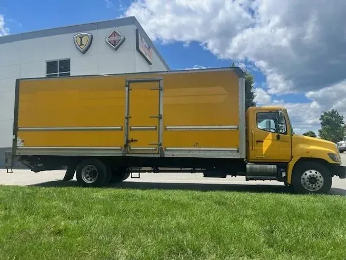 2020 Hino 268A