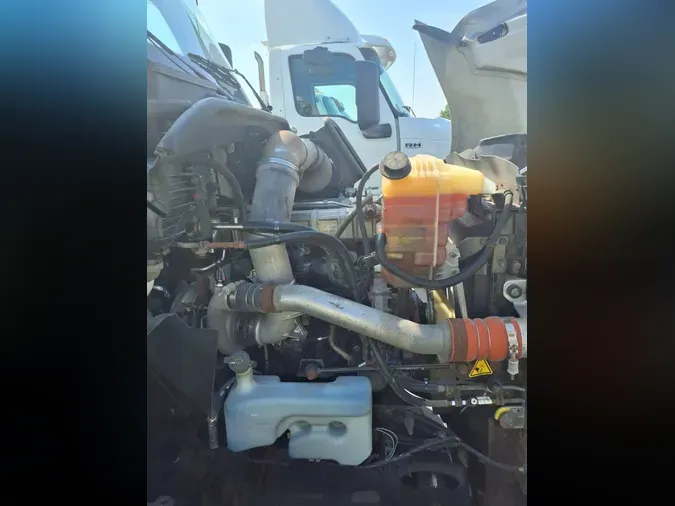 2019 NAVISTAR INTERNATIONAL RH613 DAYCAB S/A