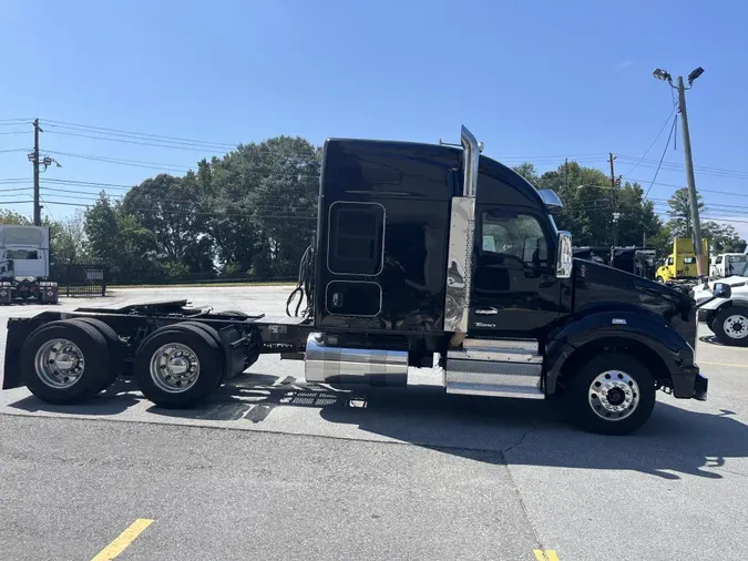 2022 Kenworth T880