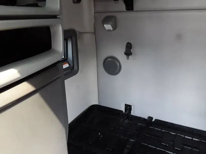 2021 VOLVO VNL64T-760