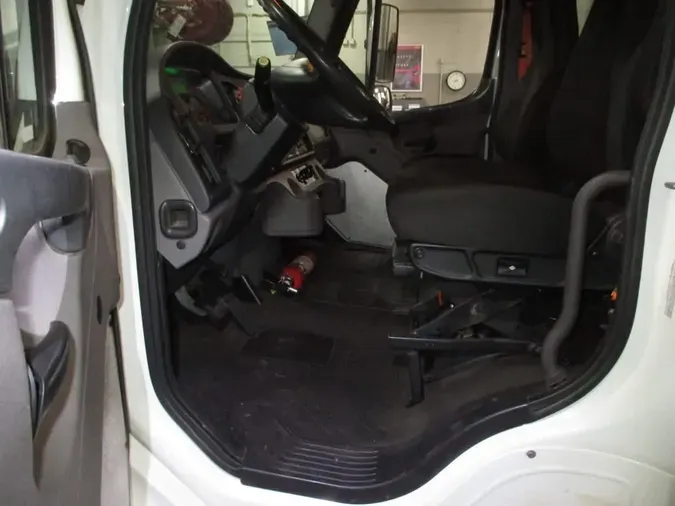 2018 FREIGHTLINER/MERCEDES M2 106