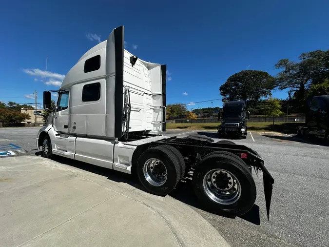 2022 Volvo VNL64T860