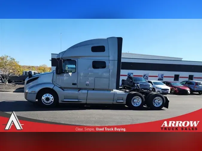 2022 VOLVO VNL760
