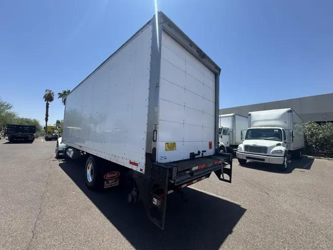 2019 Peterbilt 330