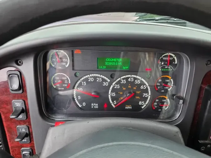 2018 FREIGHTLINER M2 106
