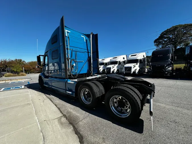 2022 Volvo VNL64T860