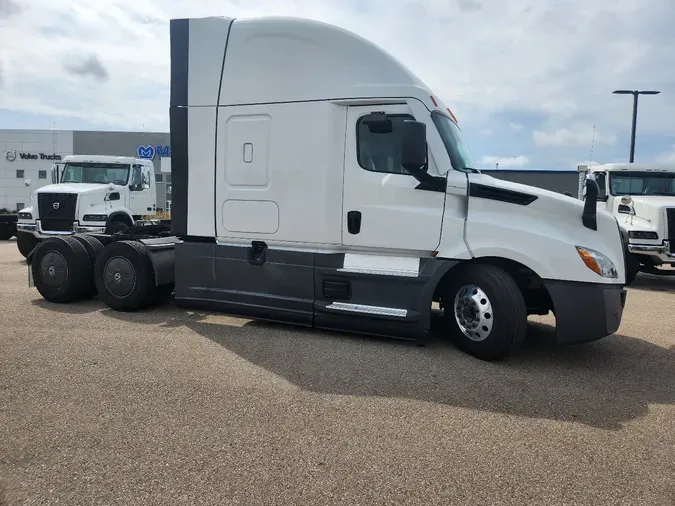 2021 FREIGHTLINER Cascadia 126