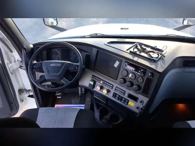 2021 Freightliner Cascadia 126