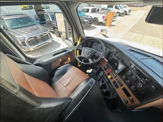2022 Freightliner Cascadia 126