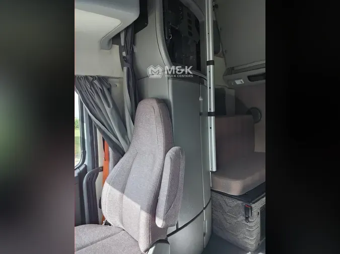 2022 VOLVO VNL64T860