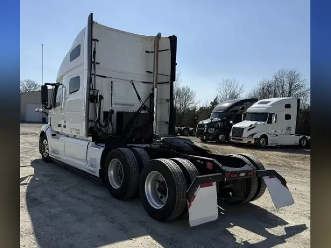 2021 VOLVO VNL64T760