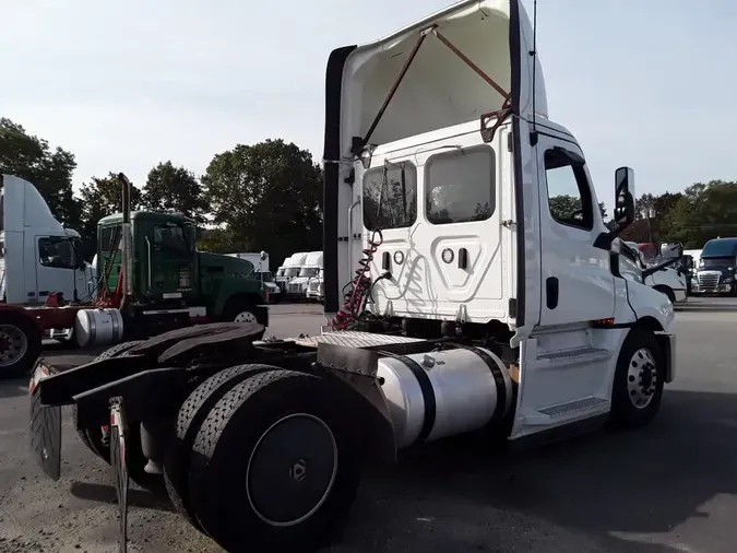 2020 FREIGHTLINER/MERCEDES NEW CASCADIA 126