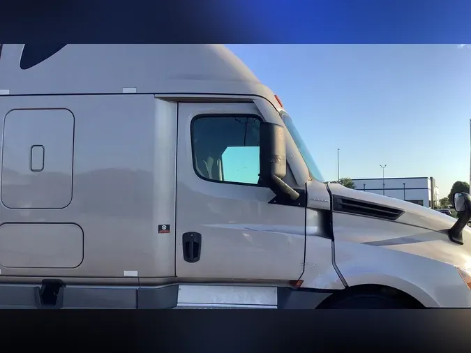 2023 Freightliner Cascadia 126