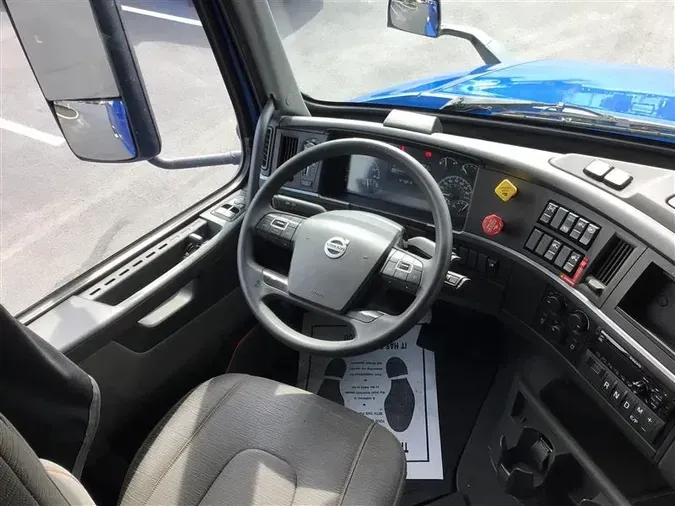 2020 VOLVO VNL760