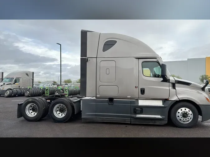 2025 Freightliner Cascadia 126