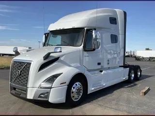 2023 VOLVO VNL64T760