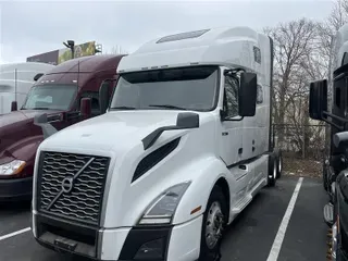 2021 VOLVO VNL760