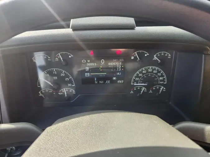 2022 VOLVO VNL64T760