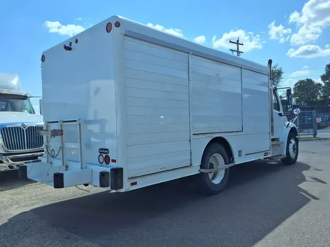 2016 FREIGHTLINER/MERCEDES M2 106