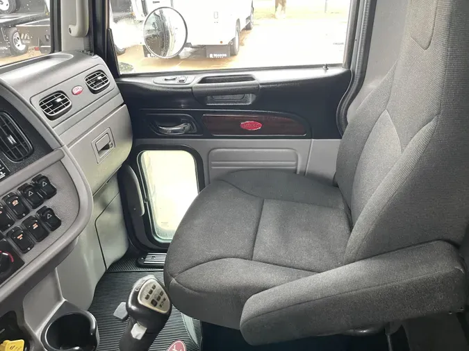 2022 Peterbilt 389