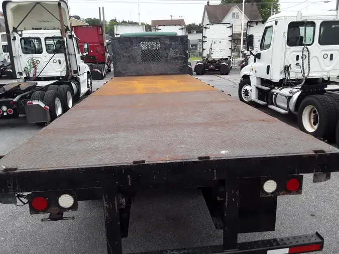 2015 FREIGHTLINER M2 106