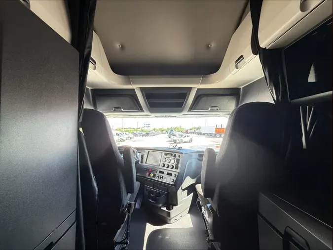 2024 Freightliner Cascadia 12687d83ed6f35bffca270e05379ccdce24