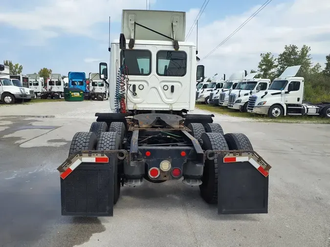 2019 FREIGHTLINER/MERCEDES CASCADIA 12587dcb44e512e865aa3992490cd73ee5a