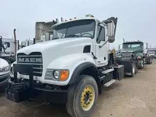 2005 MACK GRANITE CV713