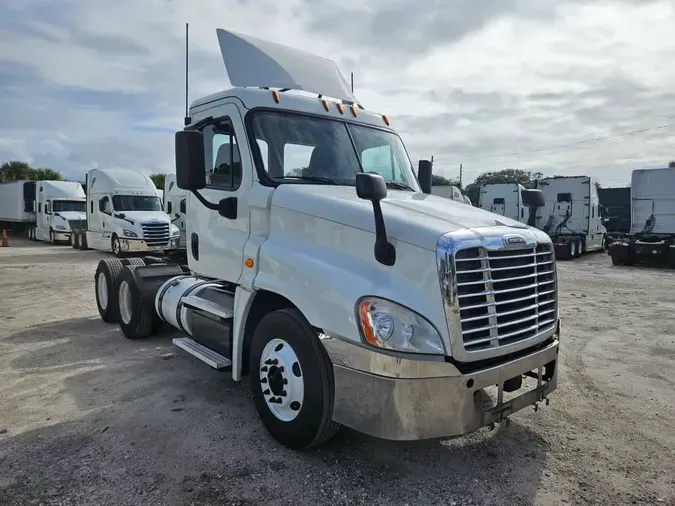 2018 FREIGHTLINER/MERCEDES CASCADIA 125