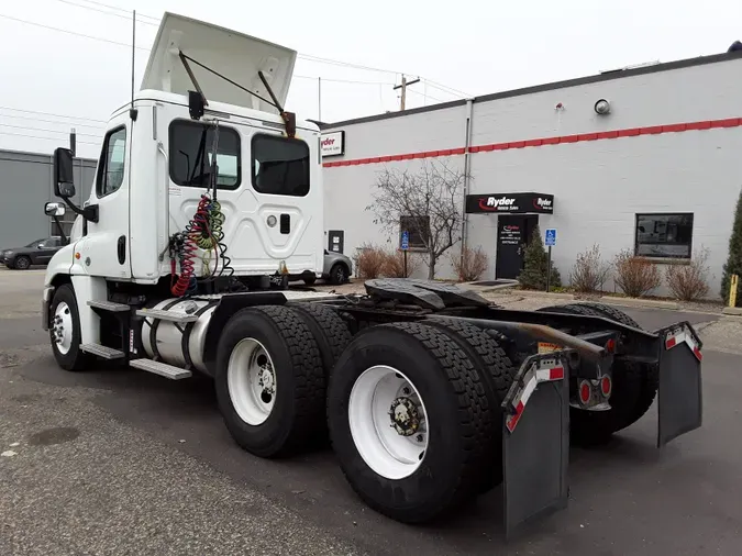 2016 FREIGHTLINER/MERCEDES CASCADIA 125