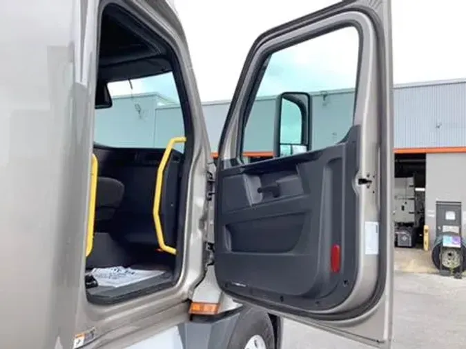 2023 Freightliner Cascadia