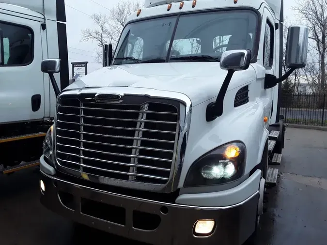 2018 FREIGHTLINER/MERCEDES CASCADIA 113