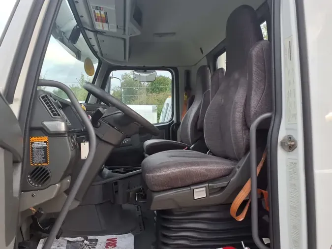 2019 VOLVO VNL42T 300