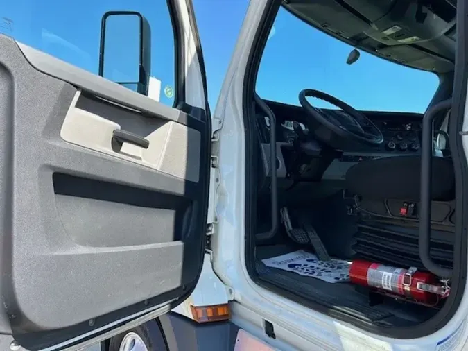 2019 Freightliner CASCADIA 126