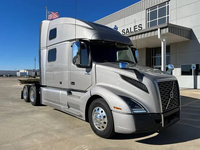 2020 VOLVO VNL64T860