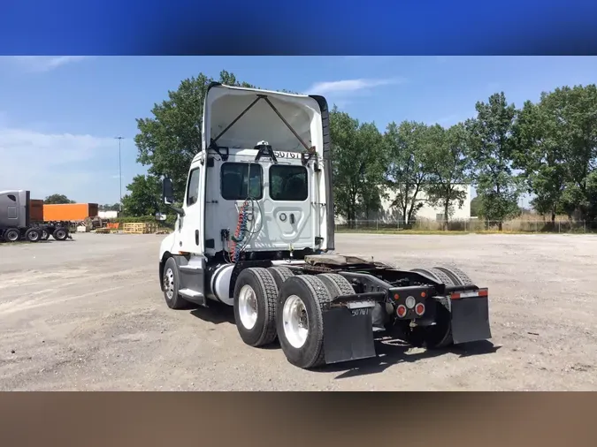 2020 Freightliner Cascadia 126