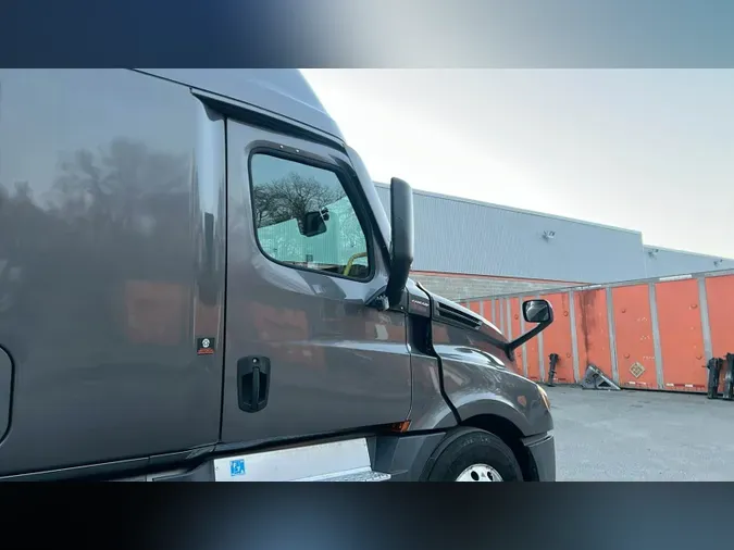 2023 Freightliner Cascadia 12687fbce0251af6002ee0beb4d7b8f6971