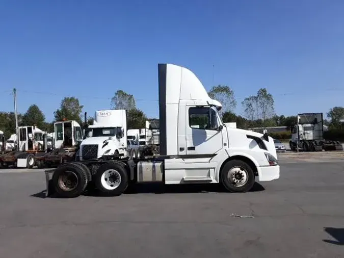 2017 Volvo VNL300