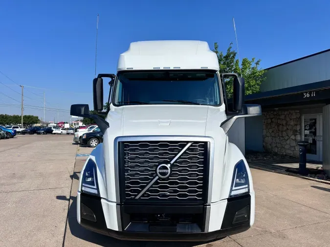 2025 VOLVO VNL64T760