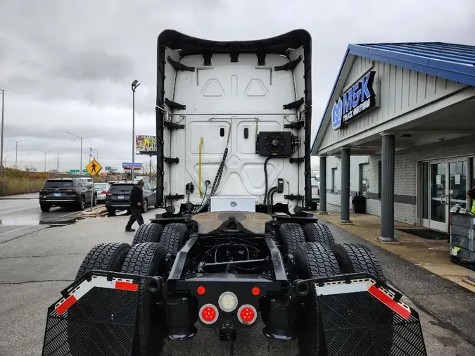 2020 FREIGHTLINER Cascadia 126