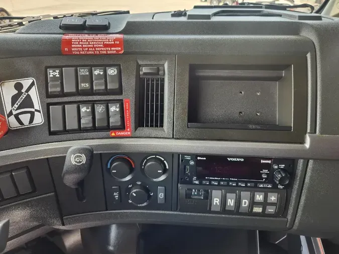 2024 VOLVO VNL64T860