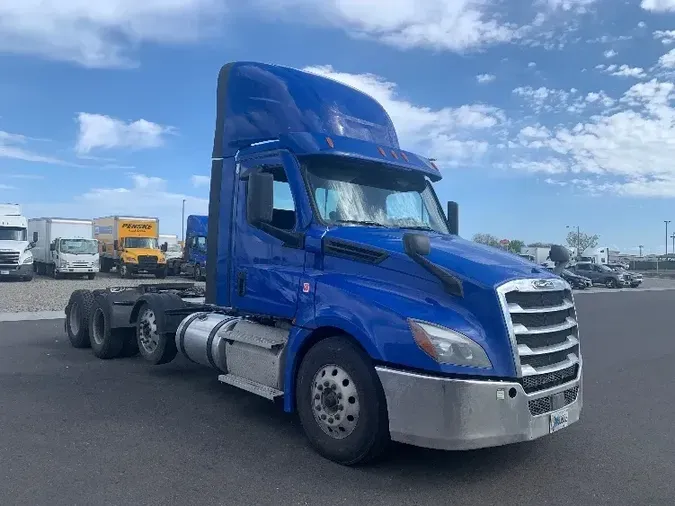 2020 Freightliner T12684ST880167f2830dc39d0a67698045b18129