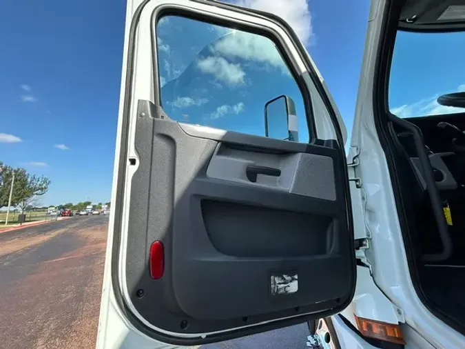 2021 FREIGHTLINER CA126