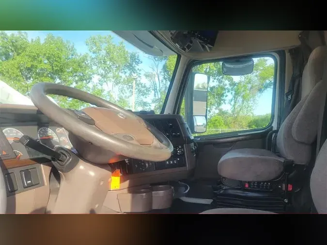 2018 VOLVO VNL670