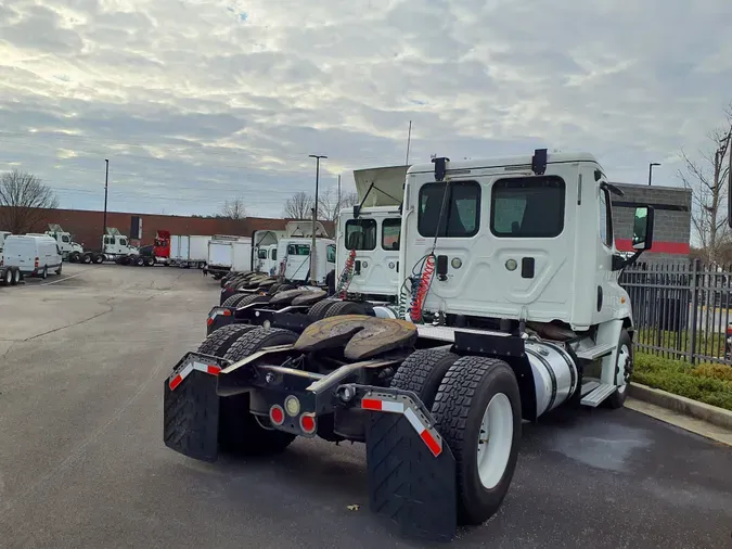 2016 FREIGHTLINER/MERCEDES CASCADIA 113