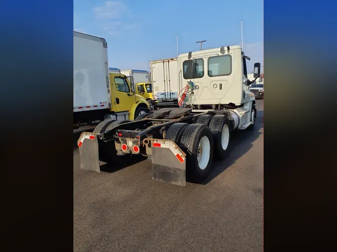 2019 FREIGHTLINER/MERCEDES CASCADIA 125880d6db6a3a202d2447dce6e46ae187c