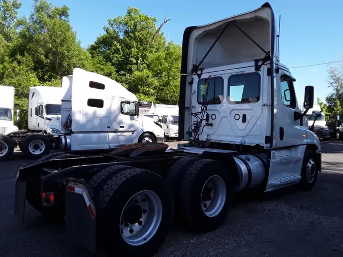 2019 FREIGHTLINER/MERCEDES CASCADIA 125