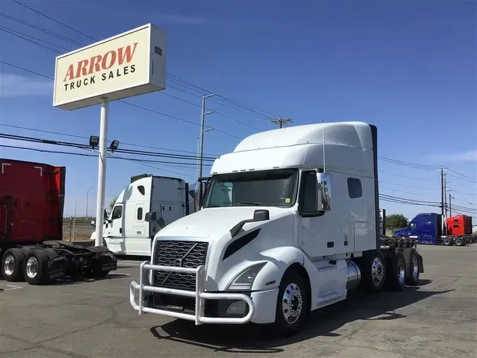 2020 VOLVO VNL64T740