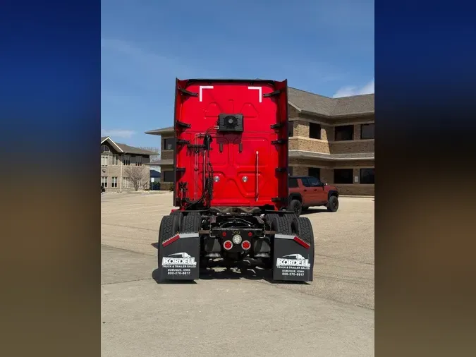 2023 FREIGHTLINER Cascadia 126